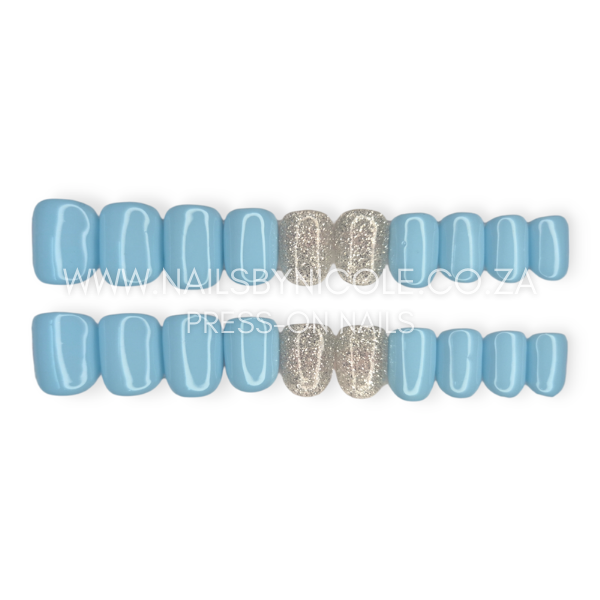 Luxury Press On Nails Set 20pc – Short Square – Light Blue & Silver Glitter