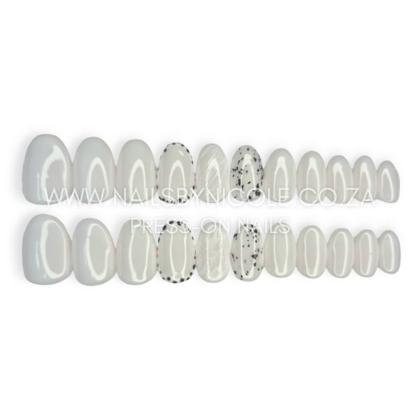 Luxury Press On Nails Set 20pc – Short Oval – Milky White & Speckle