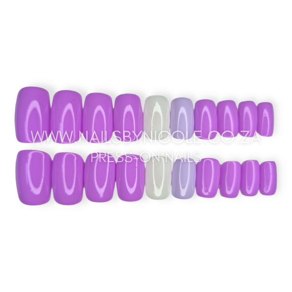 Luxury Press On Nails Set 20pc – Medium Square – Lilac & White